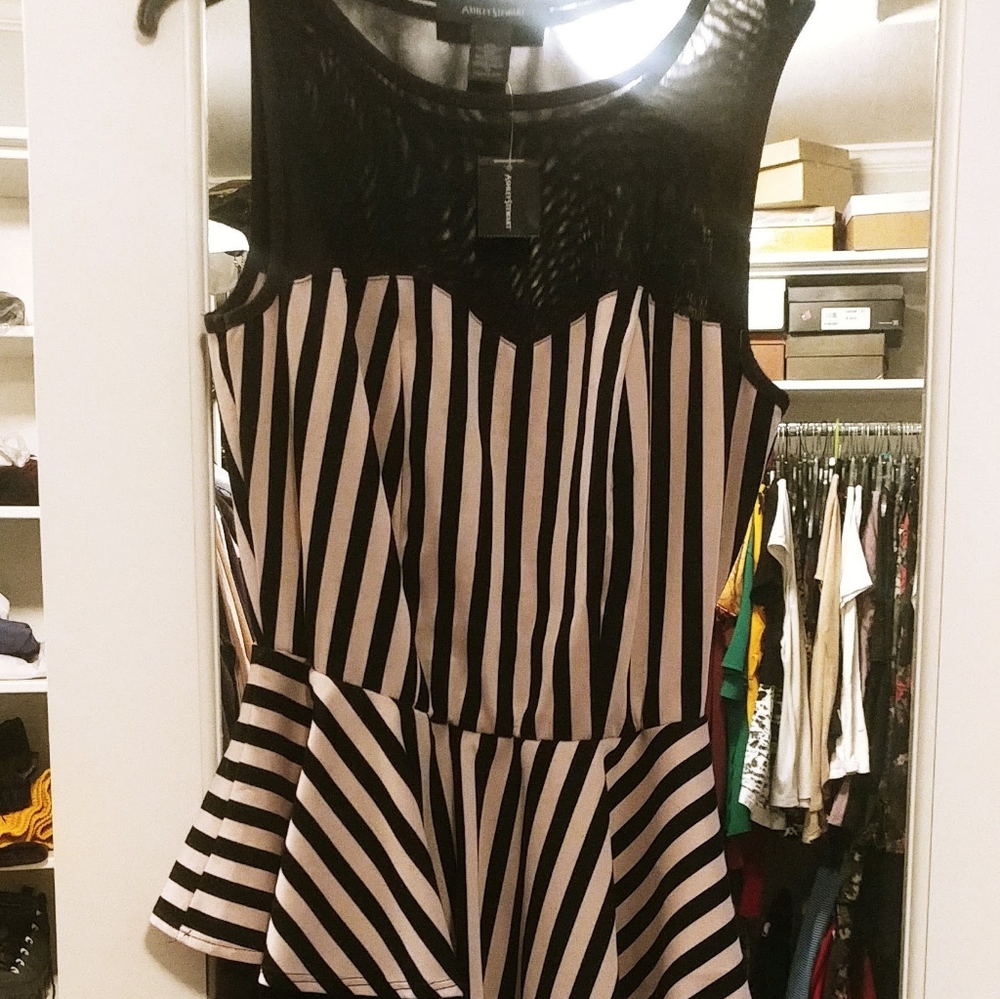 Petalum Dress - Picture 3 of 6
